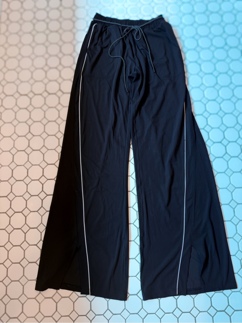 American Eagle Outfitters Black Wide-Leg Joggers with White Piping
